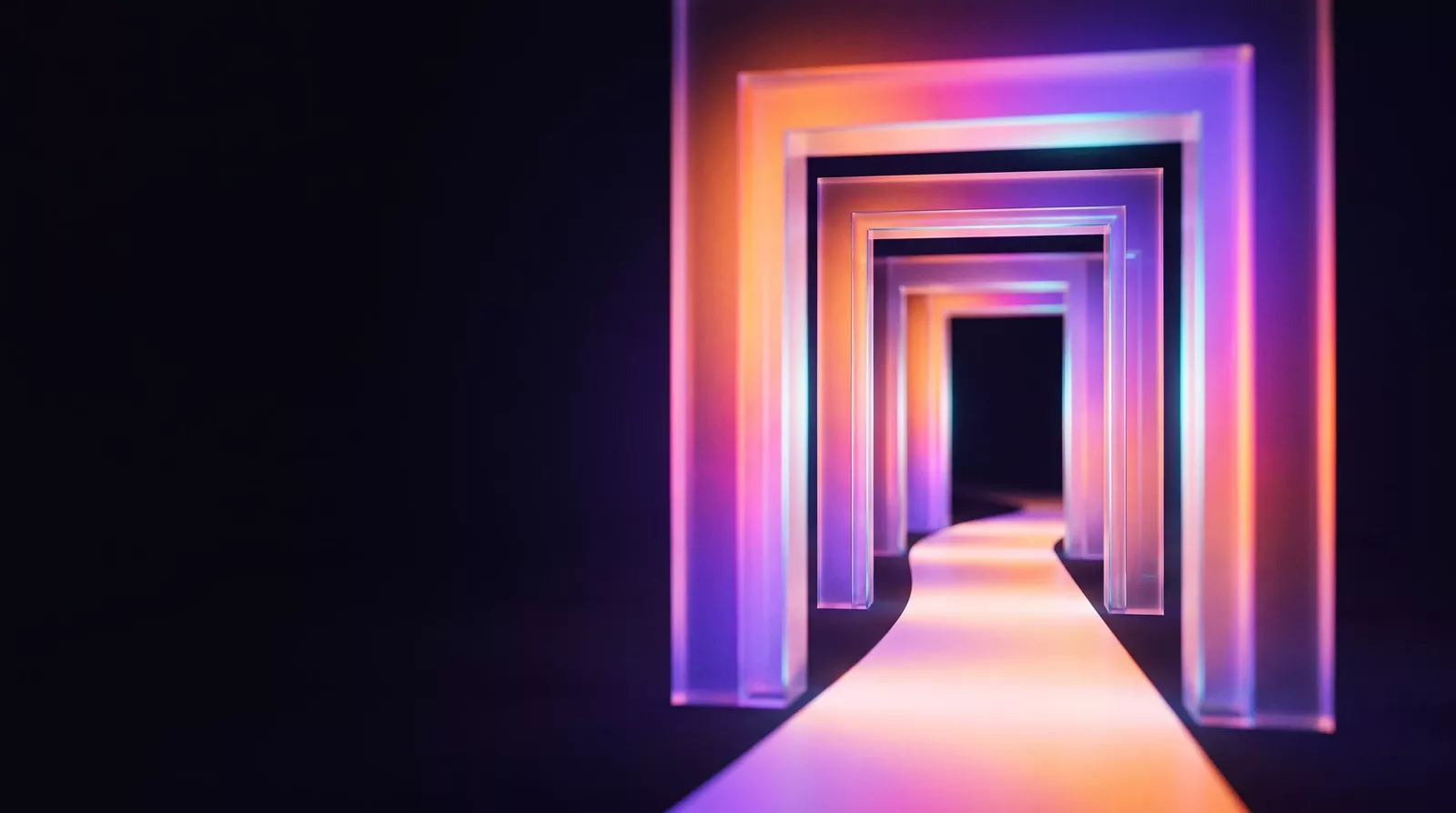 Chemin lumineux traversant une succession de portes translucides